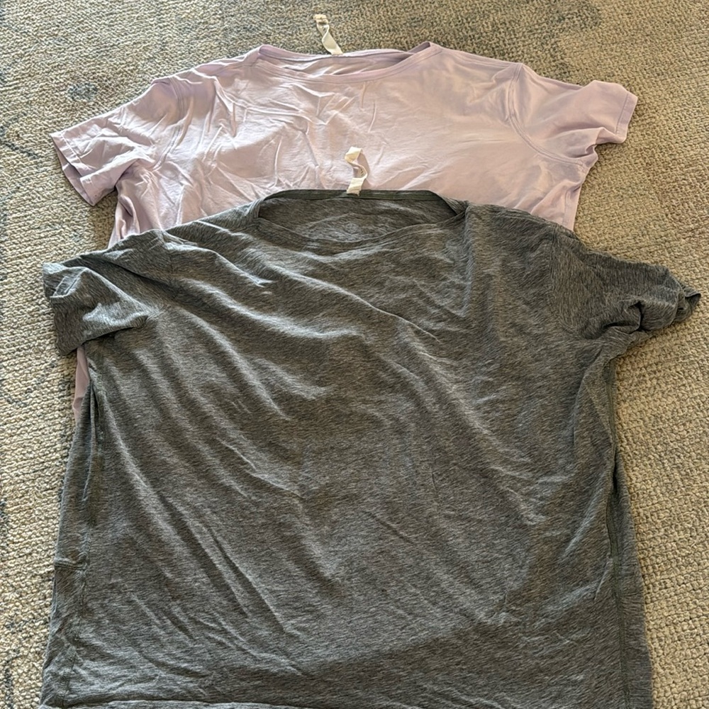 Lululemon back in action short sleeve top